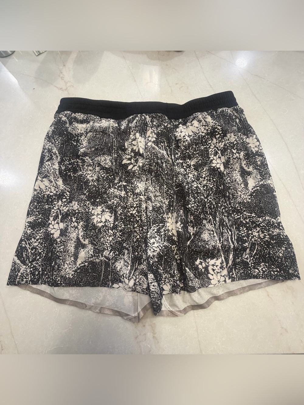 Lululemon Mens Channel Cross 7” Shorts Black/White Size XXL
